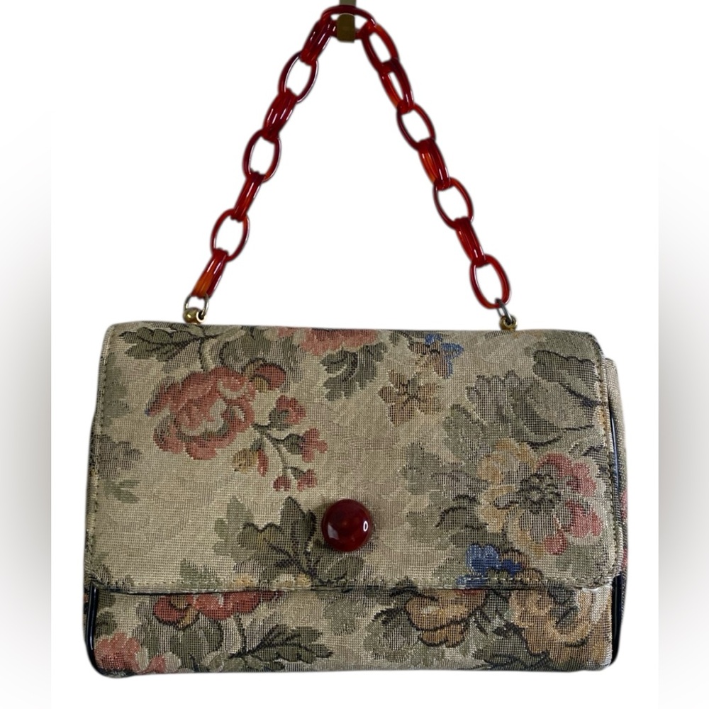 Vintage-Inspired Red and Cream Shoulder Bag with Chain Strap